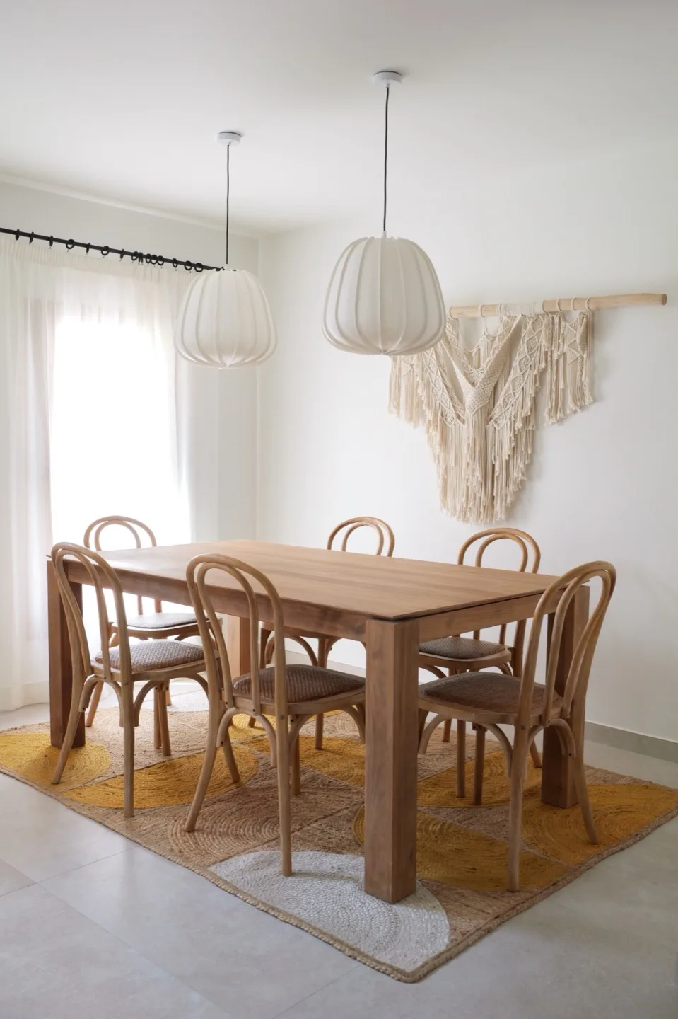 Paraíso — dining room with bentwood chairs, pendant lamps, and macramé